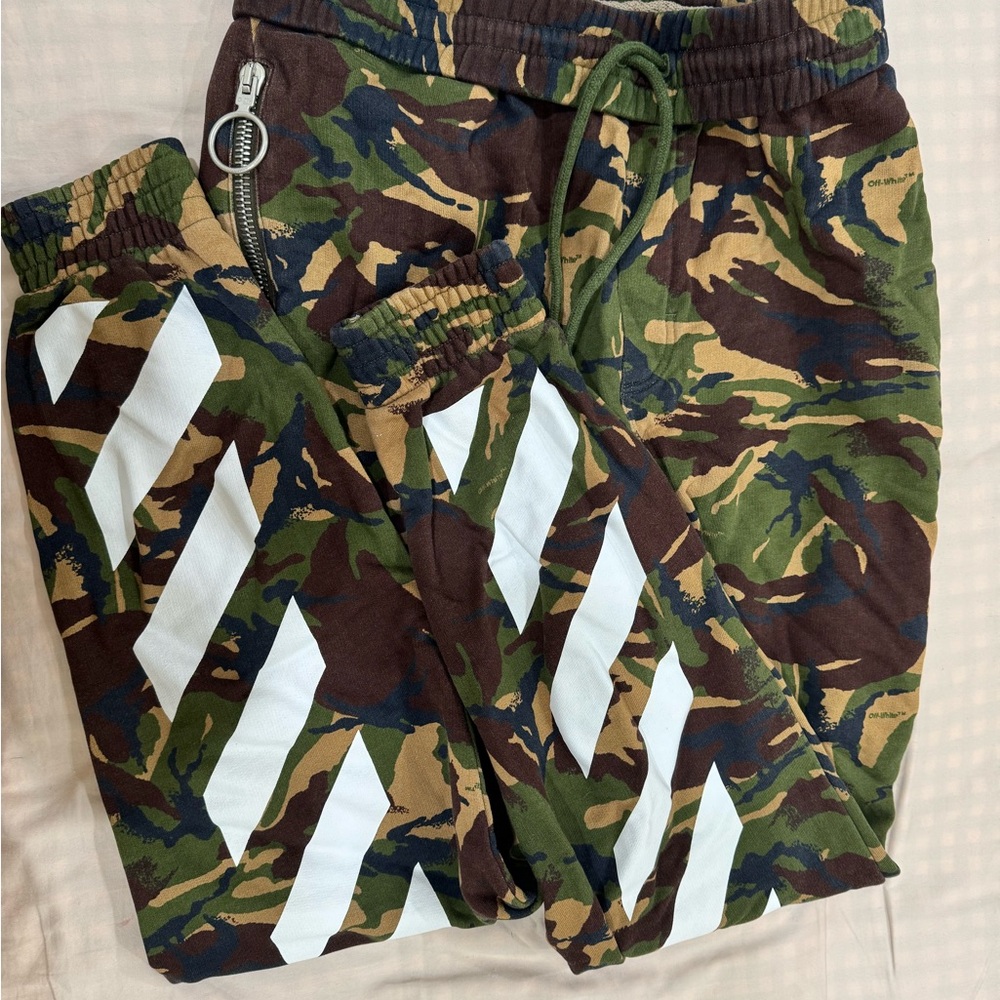 Off-White Camouflage men’s Joggers with White Stripes